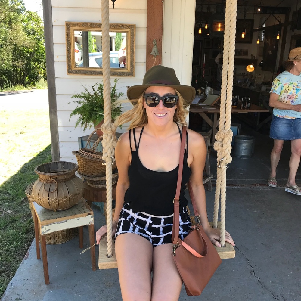 Meet your Posher, Monica